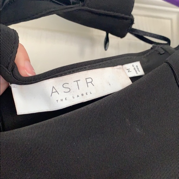 Black Long-Sleeve Formal Dress with choker - Picture 4 of 6